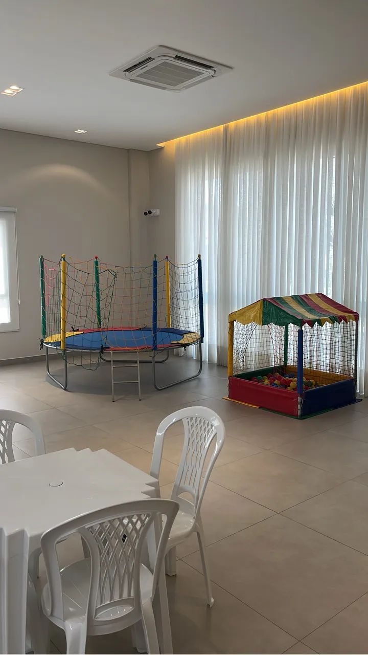 CAMA ELÁSTICA 2,4m + PISCINA DE BOLINHA 1xm1x
