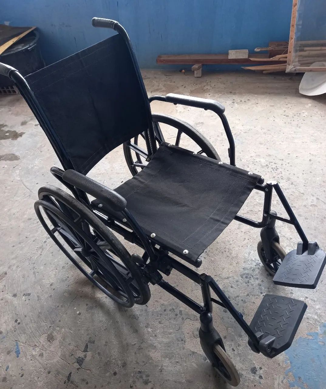 CADEIRA DE RODAS SEMI NOVAS  - Foto 4
