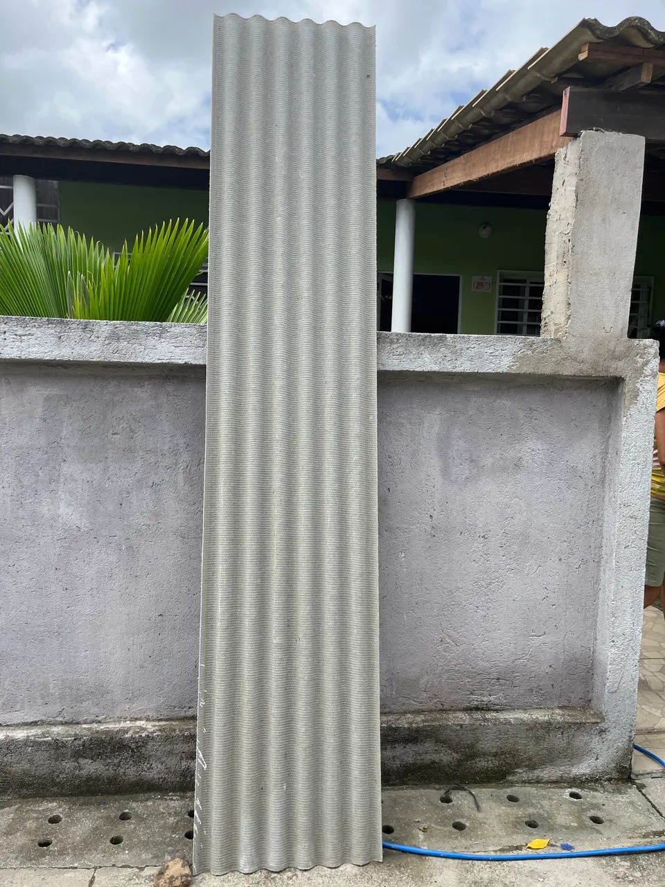 3 telhas e madeiras 