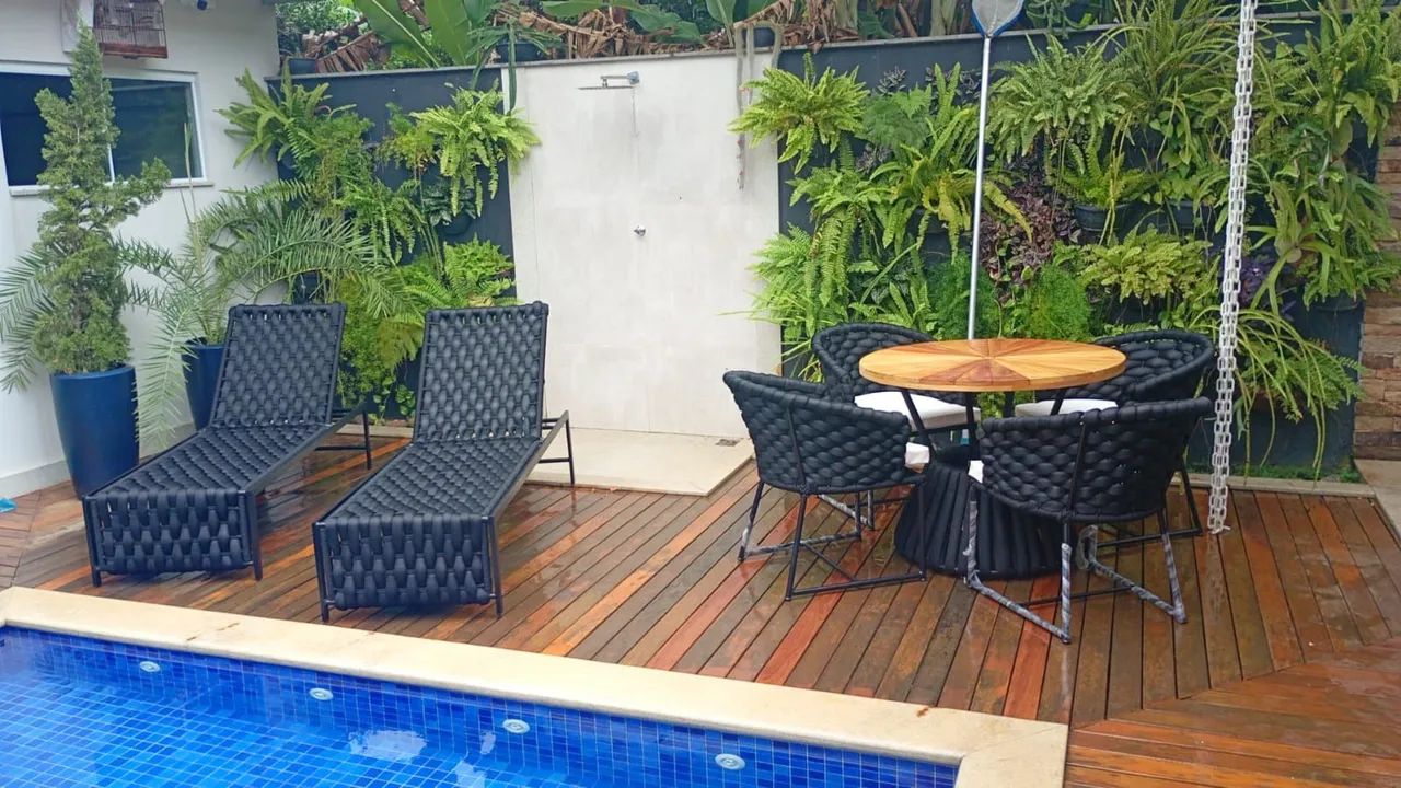 MESA COM TAMPO DE MADEIRA COM 4 CADEIRAS DE LUXO - Foto 5