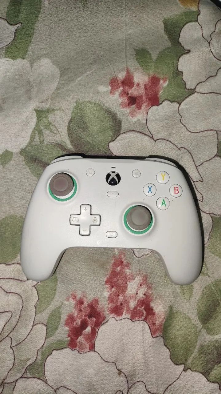 VENDO XBOX ONE S COM CONTROLE GAMESIR COM HALL EFFECT COM RDD 2 - Foto 2