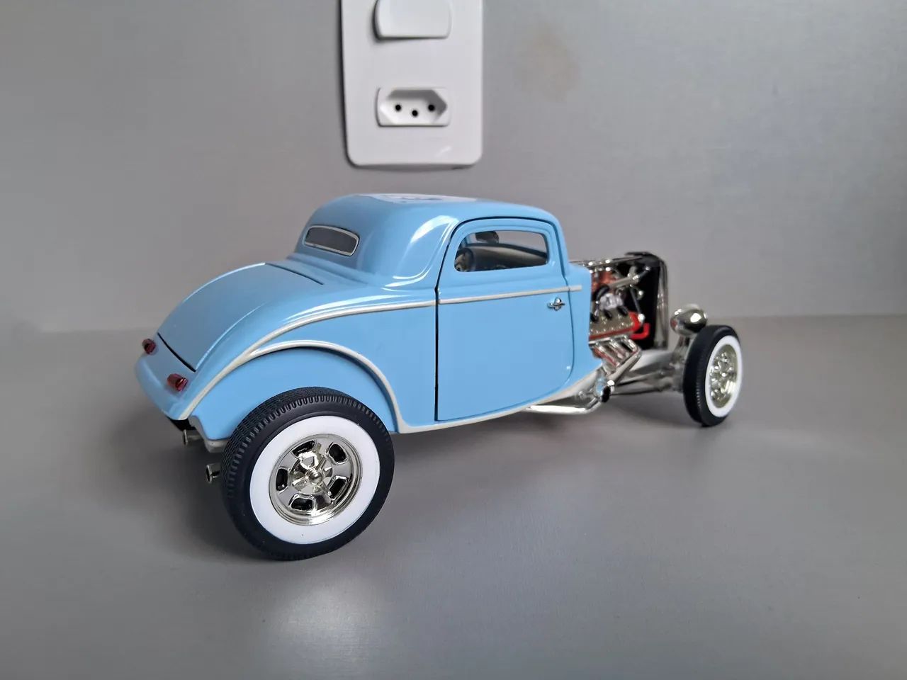 Miniatura 1:18 ERTL Ford Newstalgia  - Foto 2
