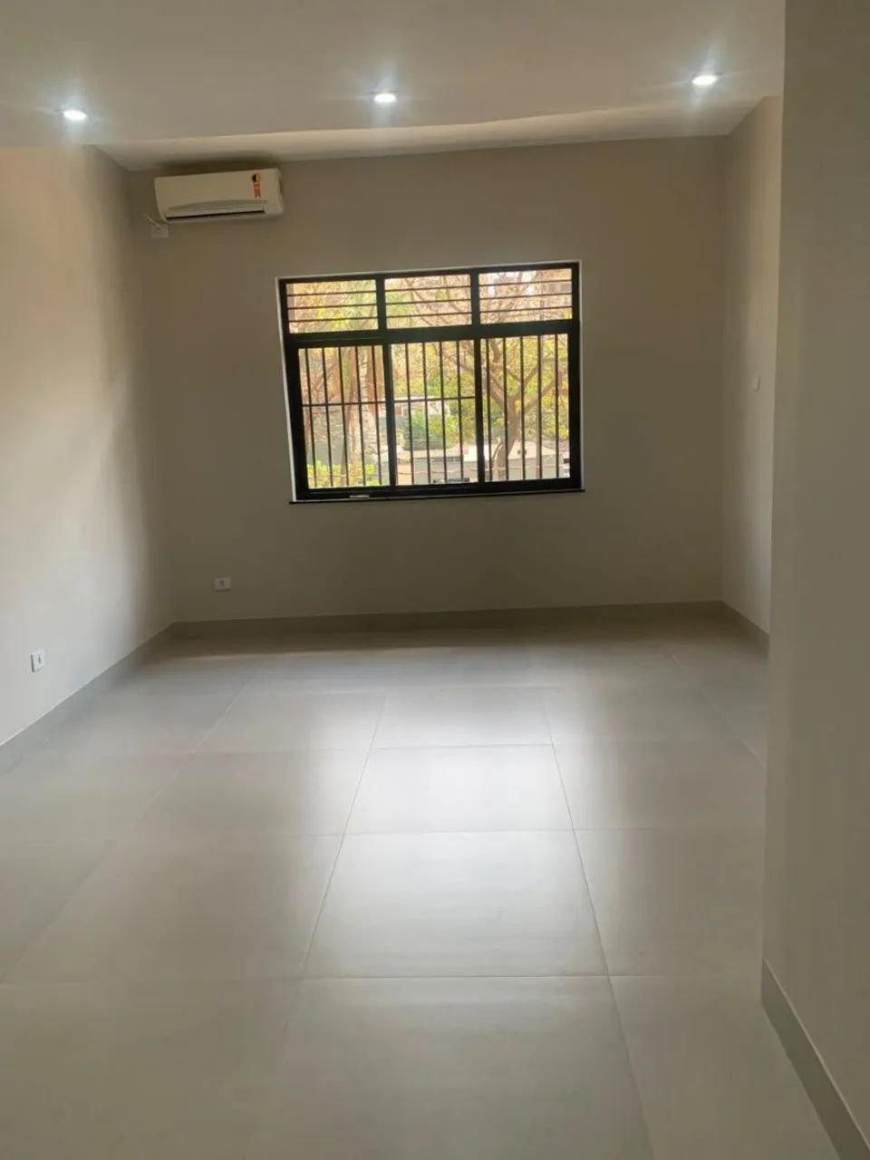 Aluga-se Sala Comercial Setor Central Av. Goiás ( Próximo à praça cívica ). - Foto 2