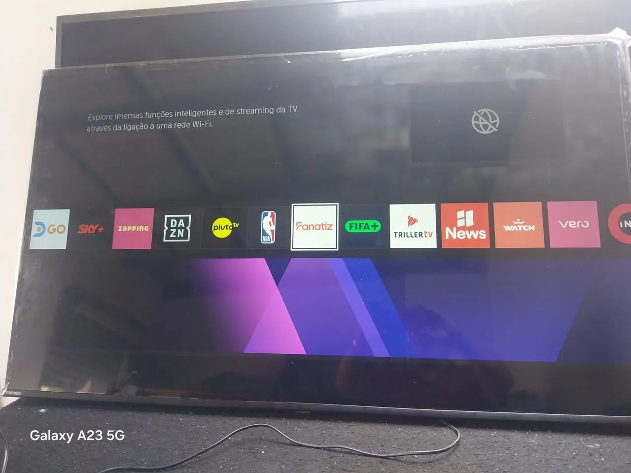 Vendo esta televisão 55 polegadas lançamento no plástico - Foto 2