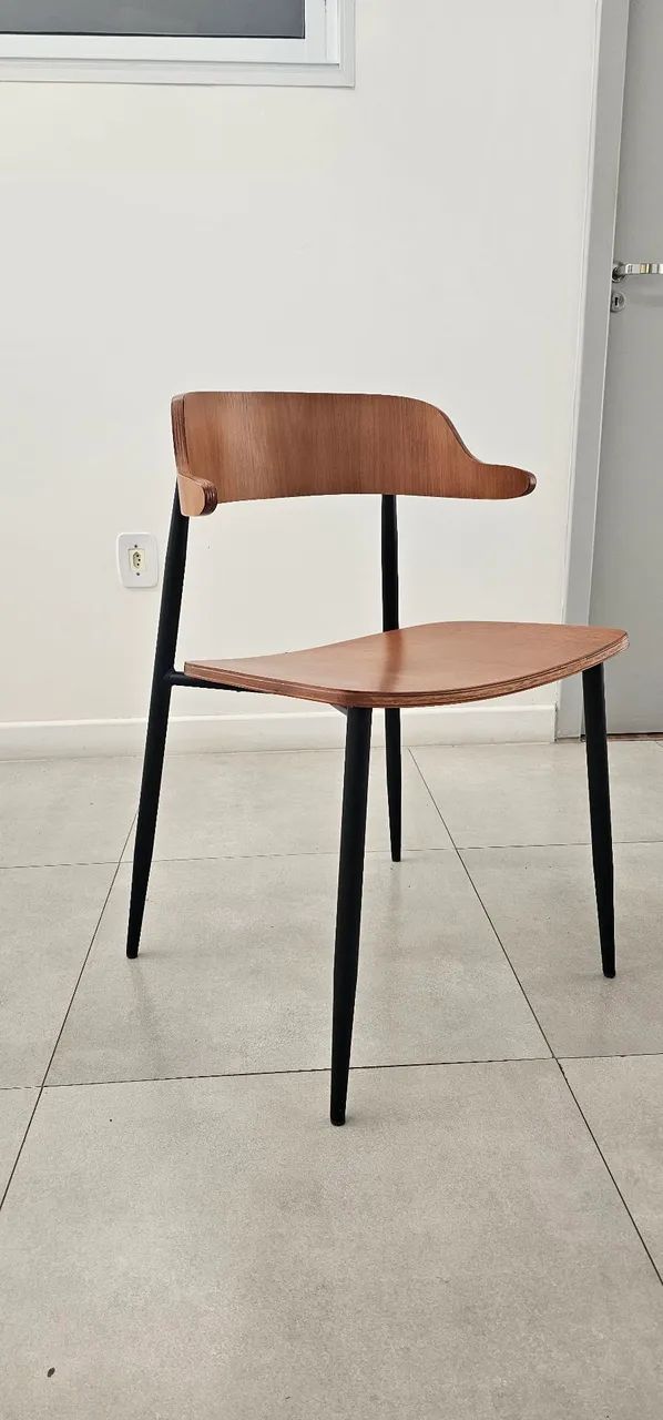 Par de Cadeiras Tasselo Design em Madeira e Metal - Excelente Estado