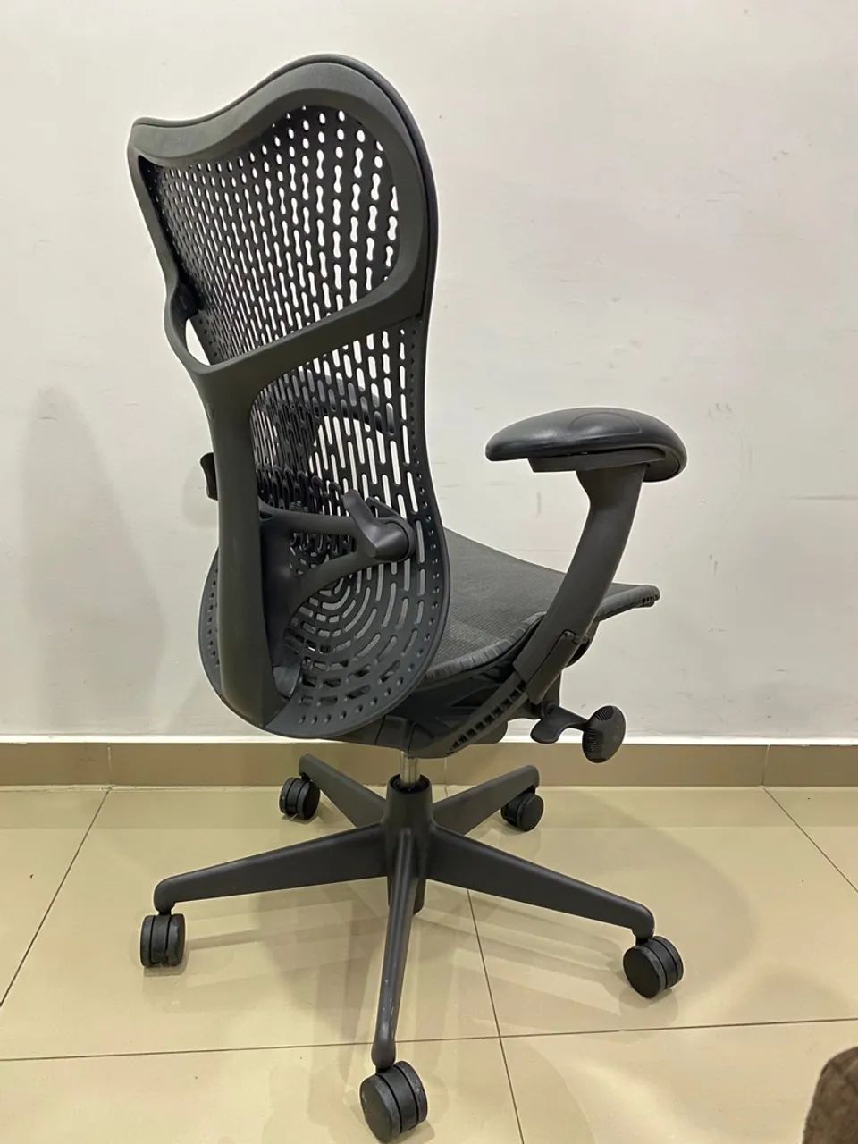 Cadeira herman miller mirra 2 completa grafite  - Foto 4