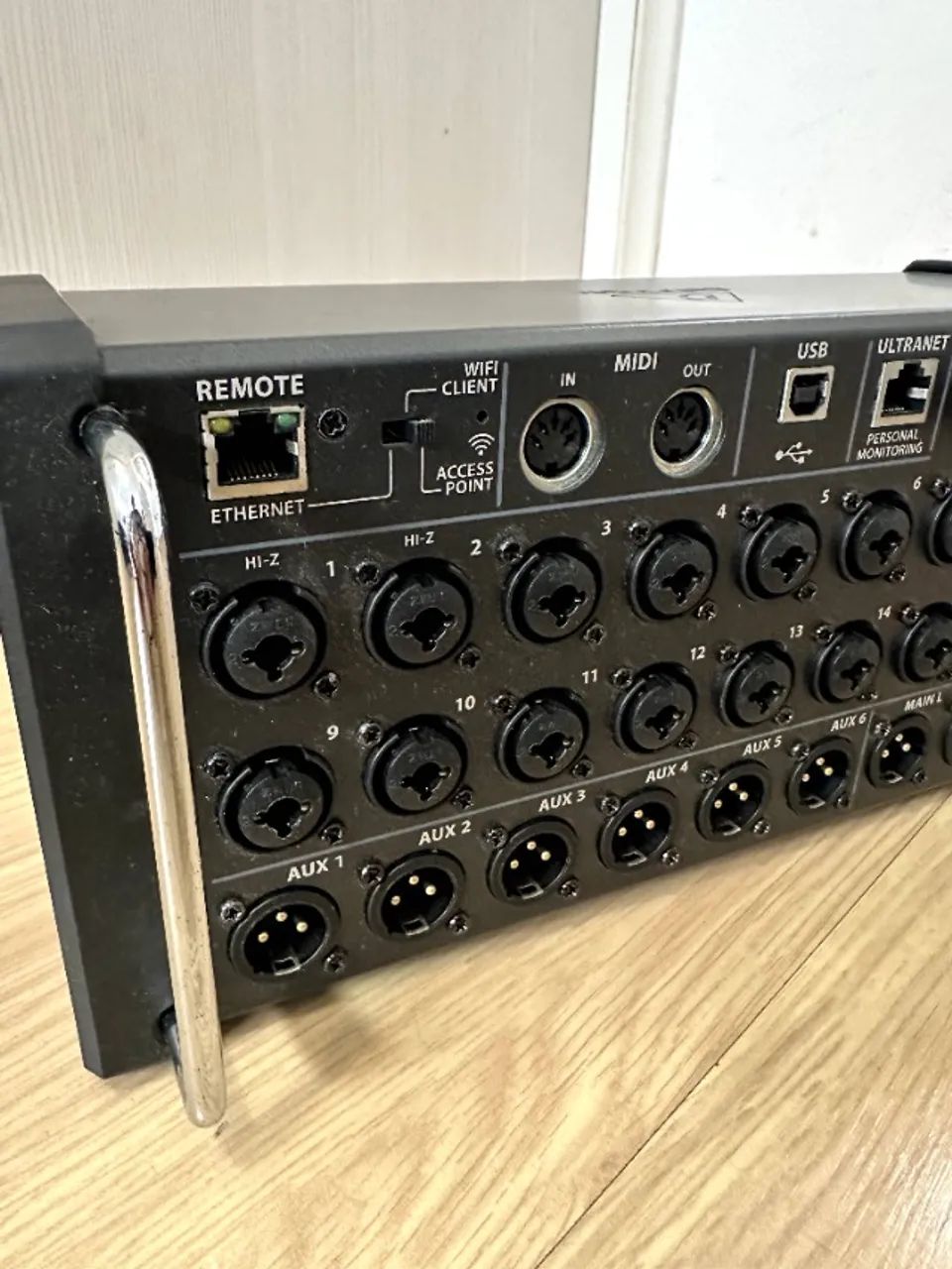 Mesa de Som Digital Behringer XR18 - Excelente oportunidade!