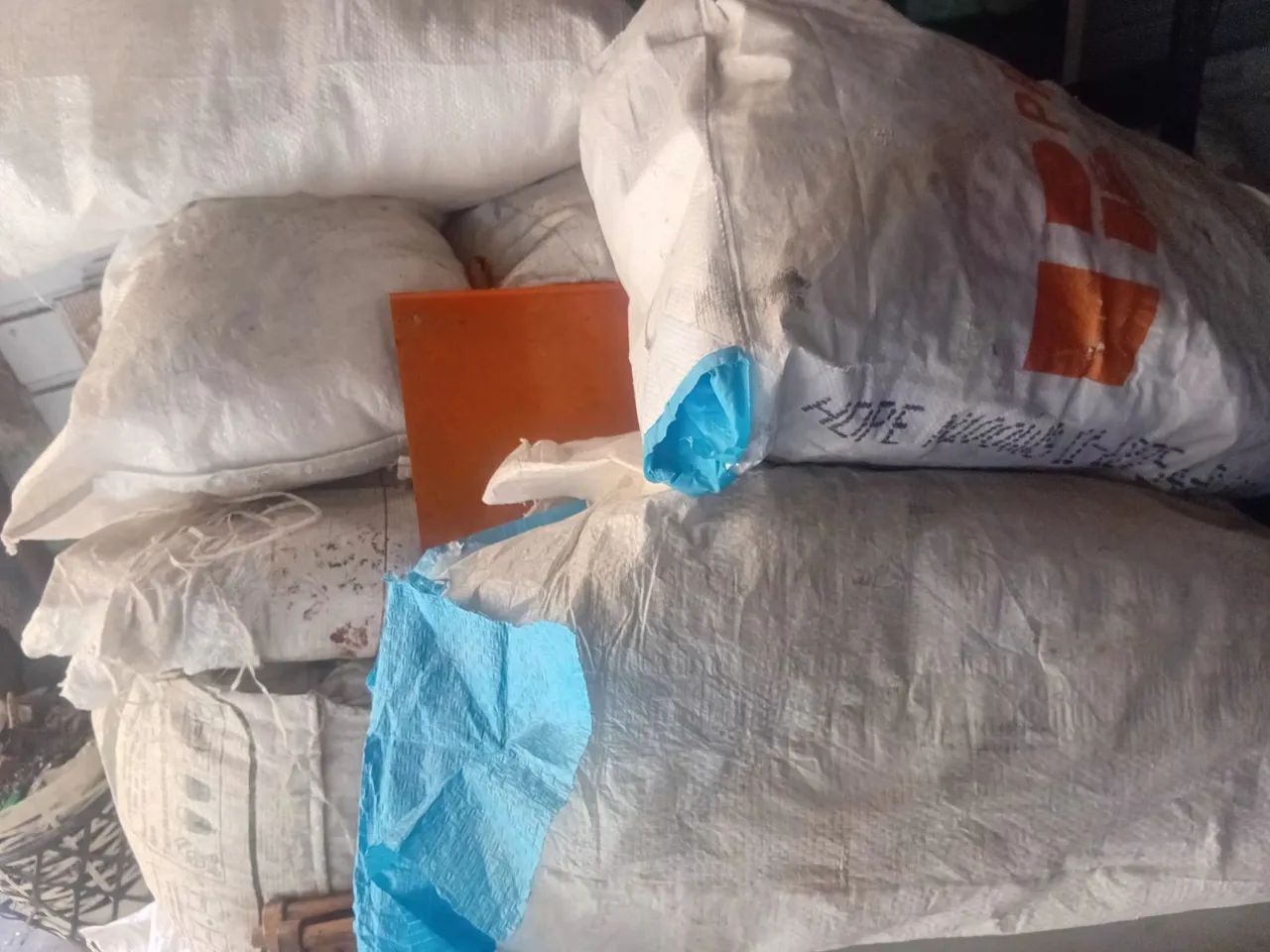 Venda ou troca ,200 sacos de raf pra colocar entulho  - Foto 3
