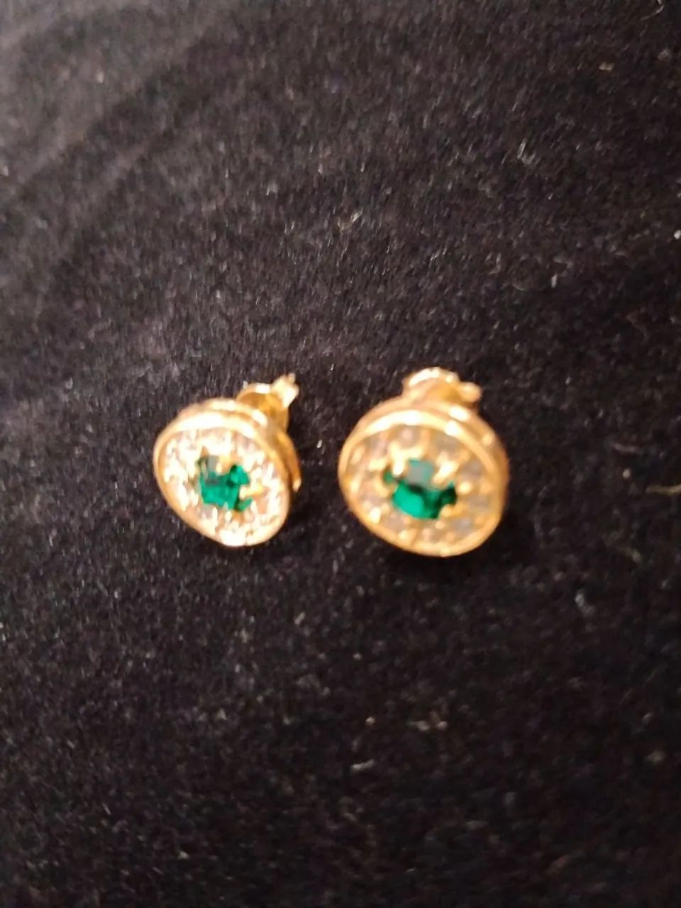 Brinco Flor Trabalhado c Strass Foleado a Ouro - Foto 2