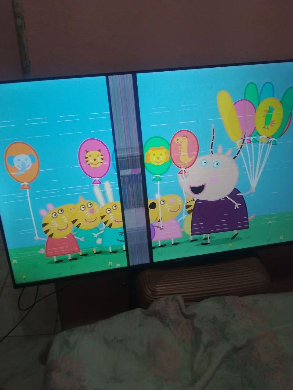 Vem q tem negócio tv de 50 polegadas smart a tela tá com listra mas tá pegando normal.. - Foto 4