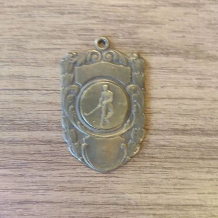 Medalha Antiga de Hóquei de 1956 - Foto 3