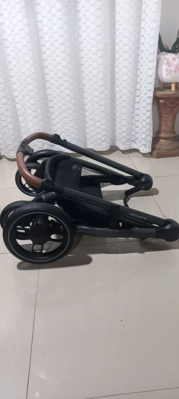 Carrinho de bebê Maxi-Cosi completo com bebê conforto  - Foto 4