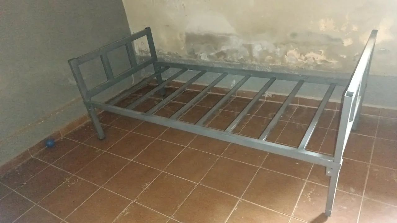 Cama de Solteiro em aço 