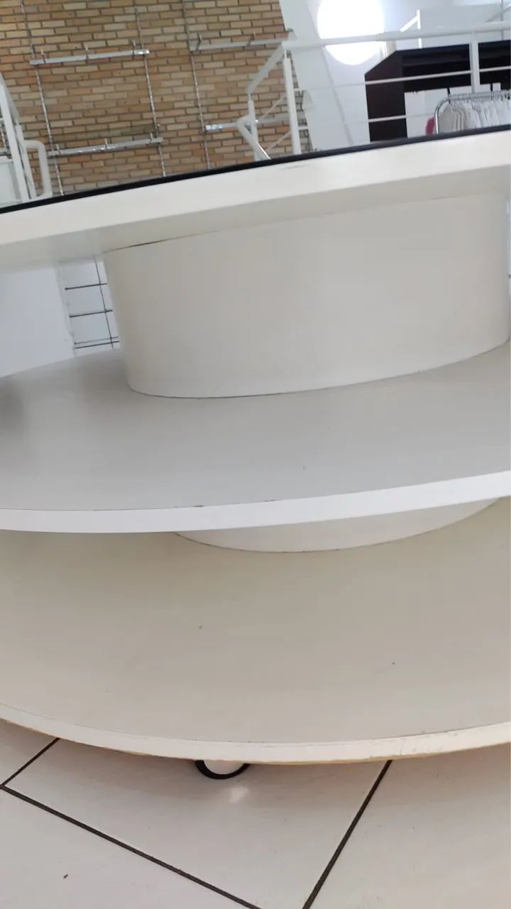 Mesa expositora redonda com tampo de vidro  - Foto 4