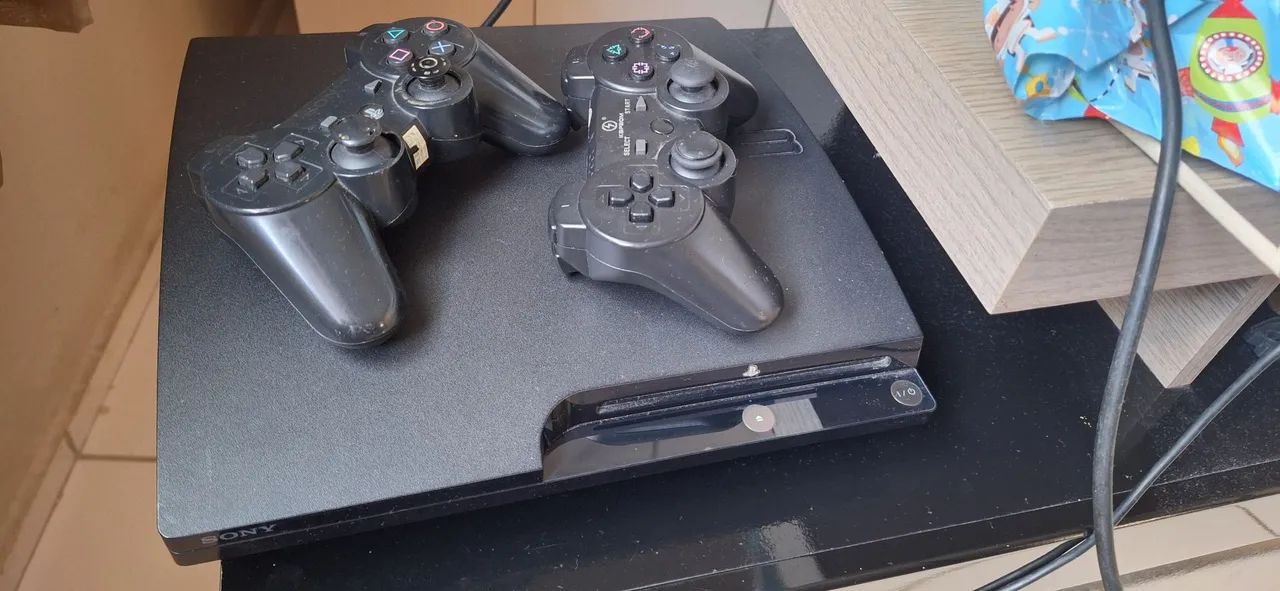 PS3 COM 2 CONTROLES + JOGOS