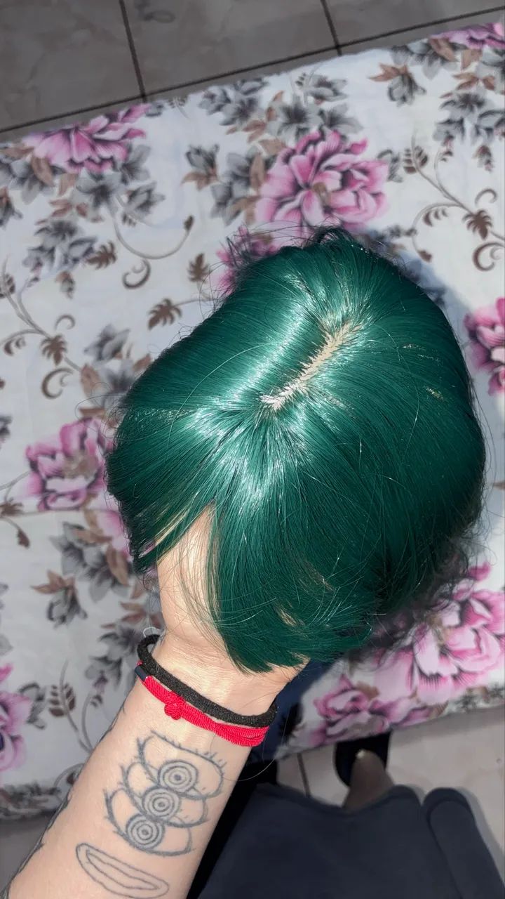 Peruca verde escura com raiz falsa - Foto 2