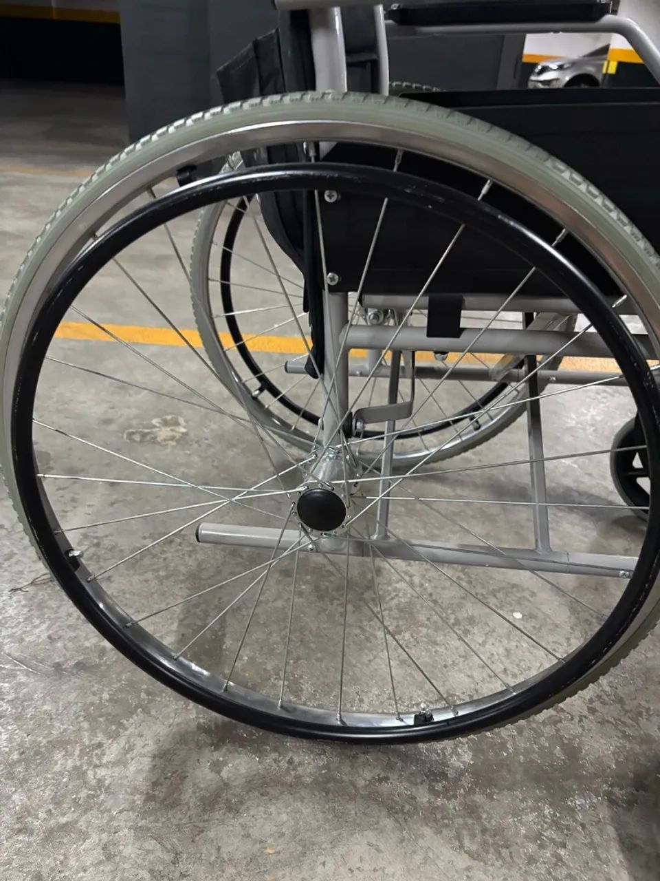 Vendo cadeira de rodas seminova