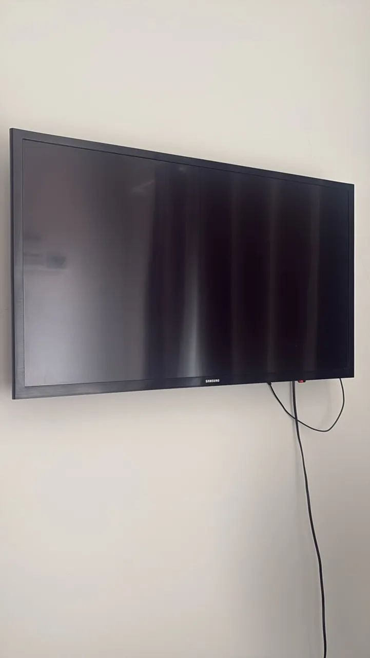 SMART TV SAMSUNG 32 C/ SUPORTE 