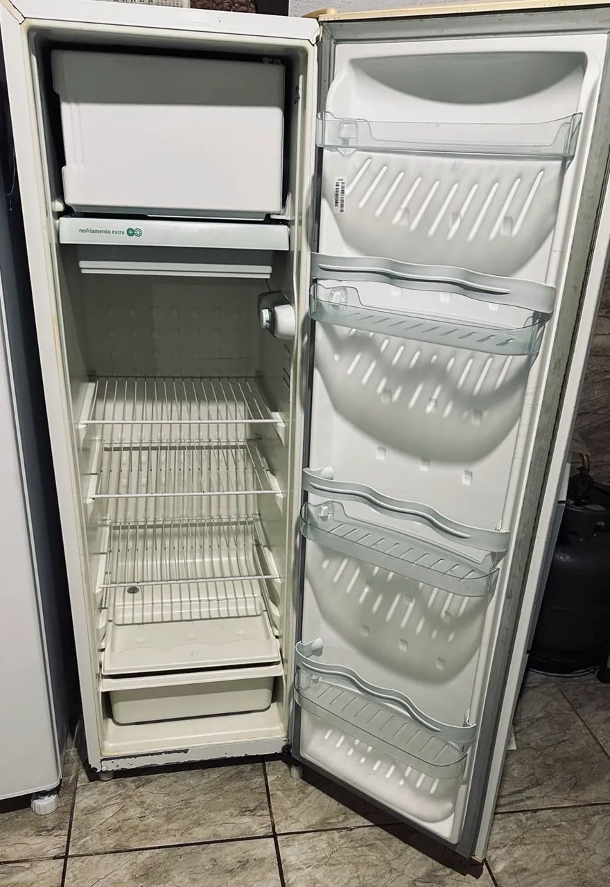 Vende-se uma geladeira cônsul 127w.  - Foto 4