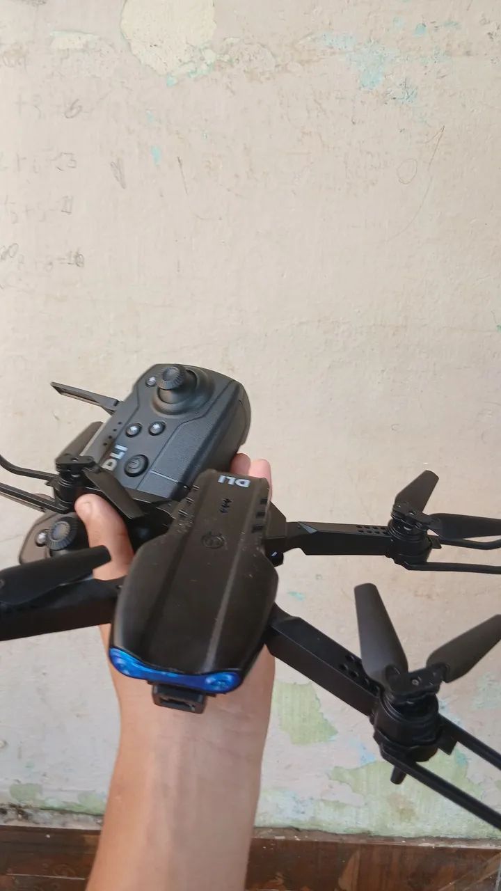 MINI DRONE - FUNCIONA MAS COM DEFEITO - Foto 4