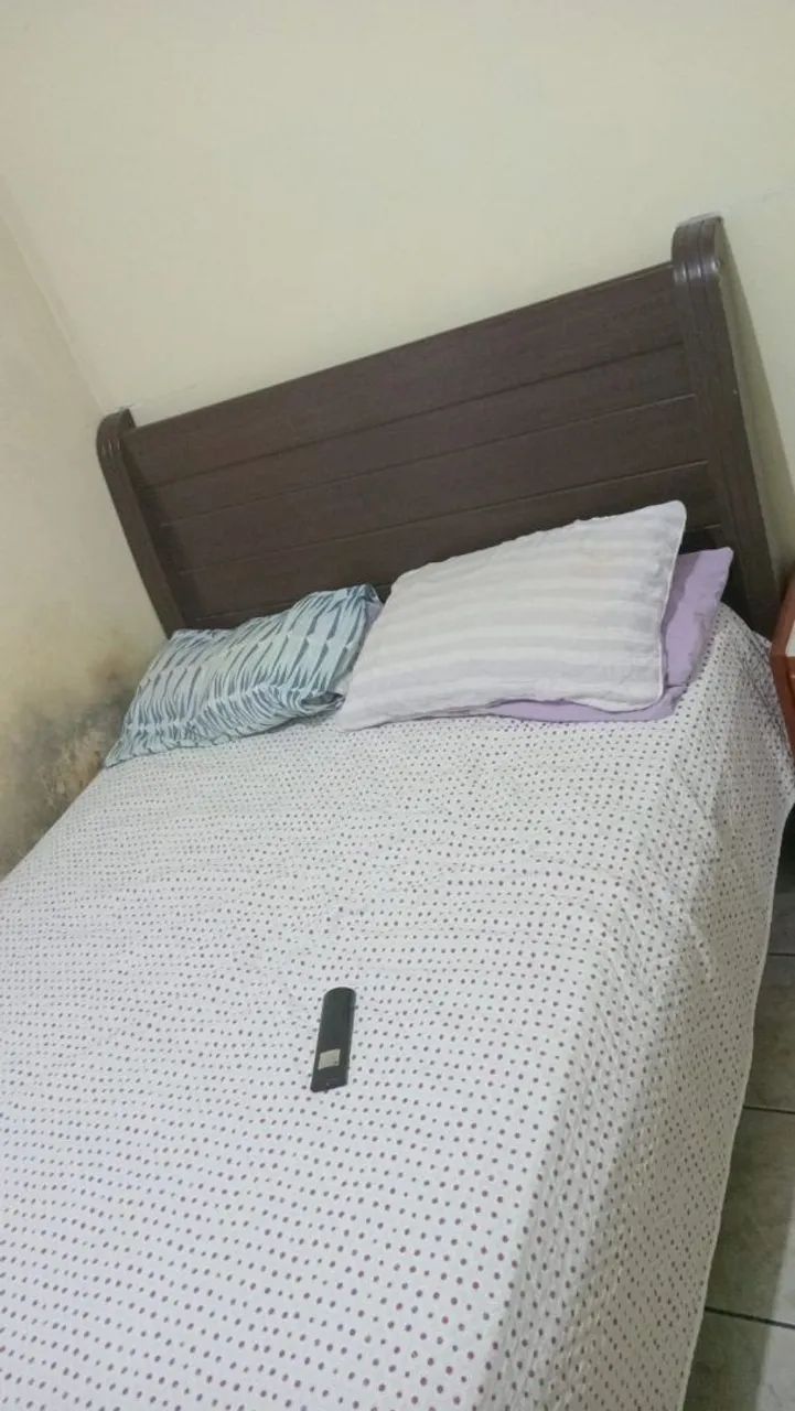 Cama de casal madeira 150 reais 