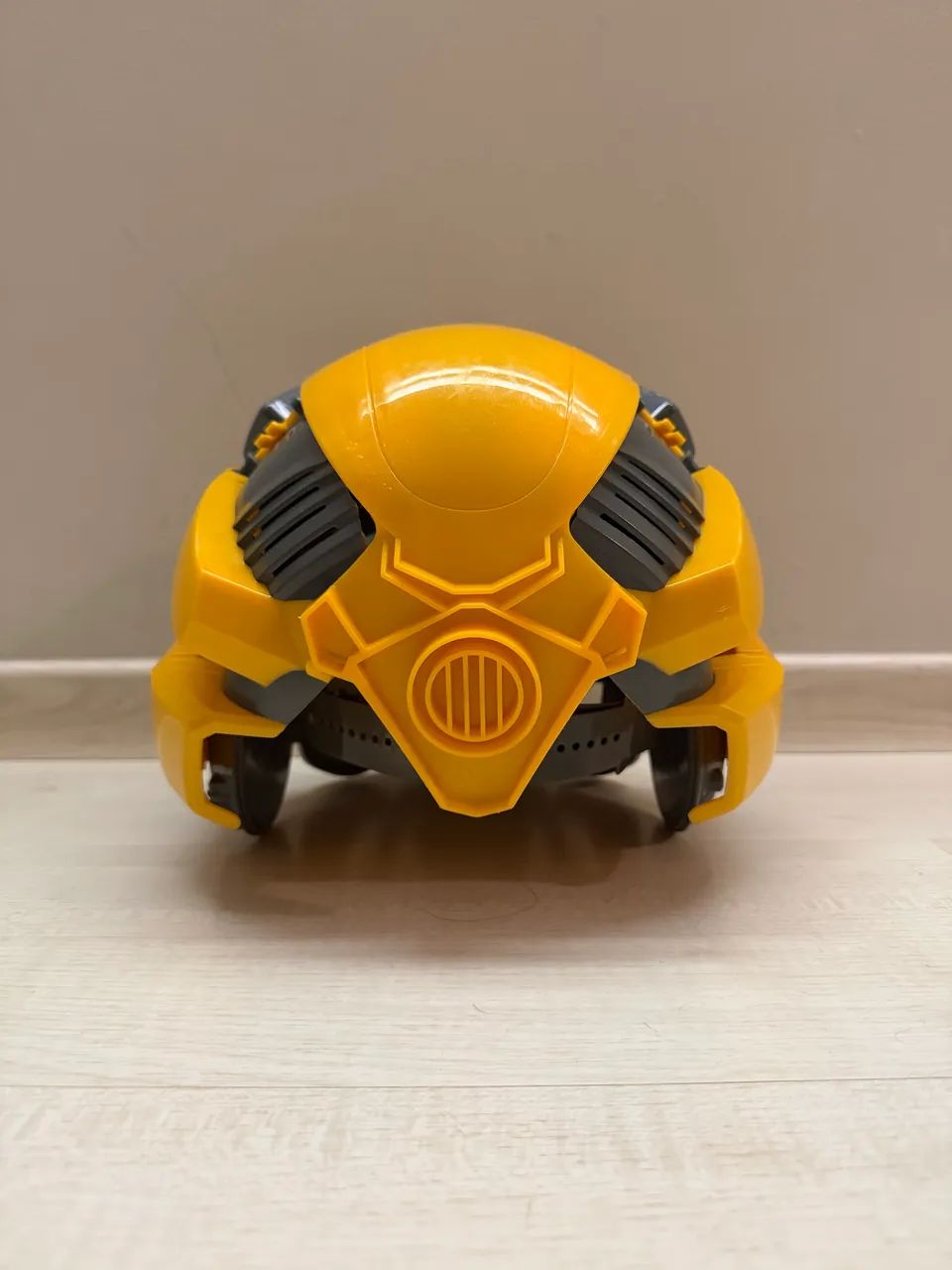 Máscara/capacete bumblebee transformers - Foto 4