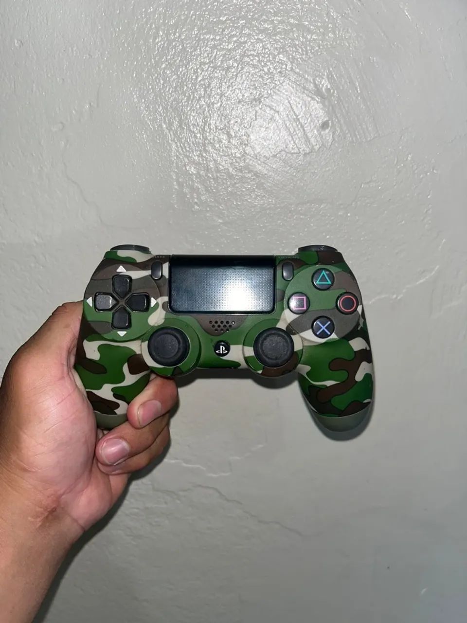 Ps4 com 2 controles e alguns jogos  - Foto 2