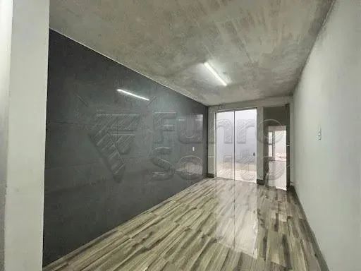 Casa individual, com um dormitório, em região central, prática e com garagem - Foto 2