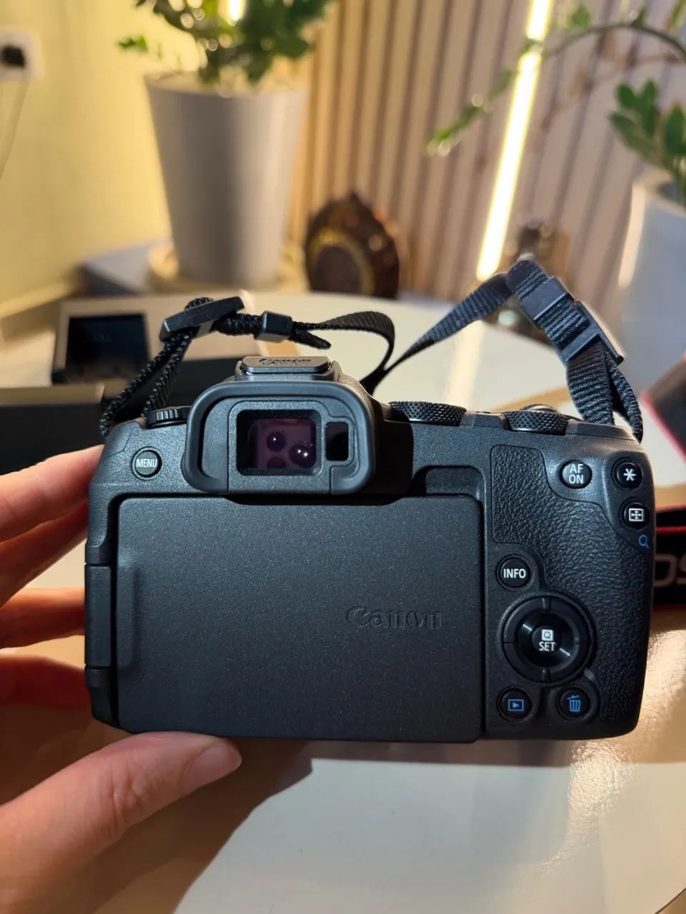Câmera Canon R8  - Foto 3