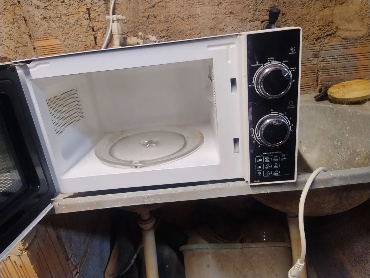 Microondas 18 litros funciona perfeitamente - Foto 4