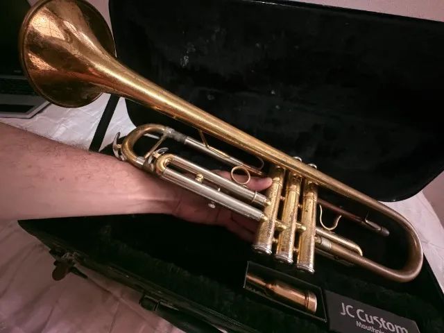 Trompete Dolphin + Bocal JC Custom B4LS + Case Rígido