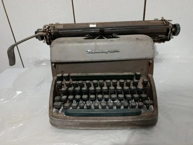 Máquina de Escrever Remington Antiga