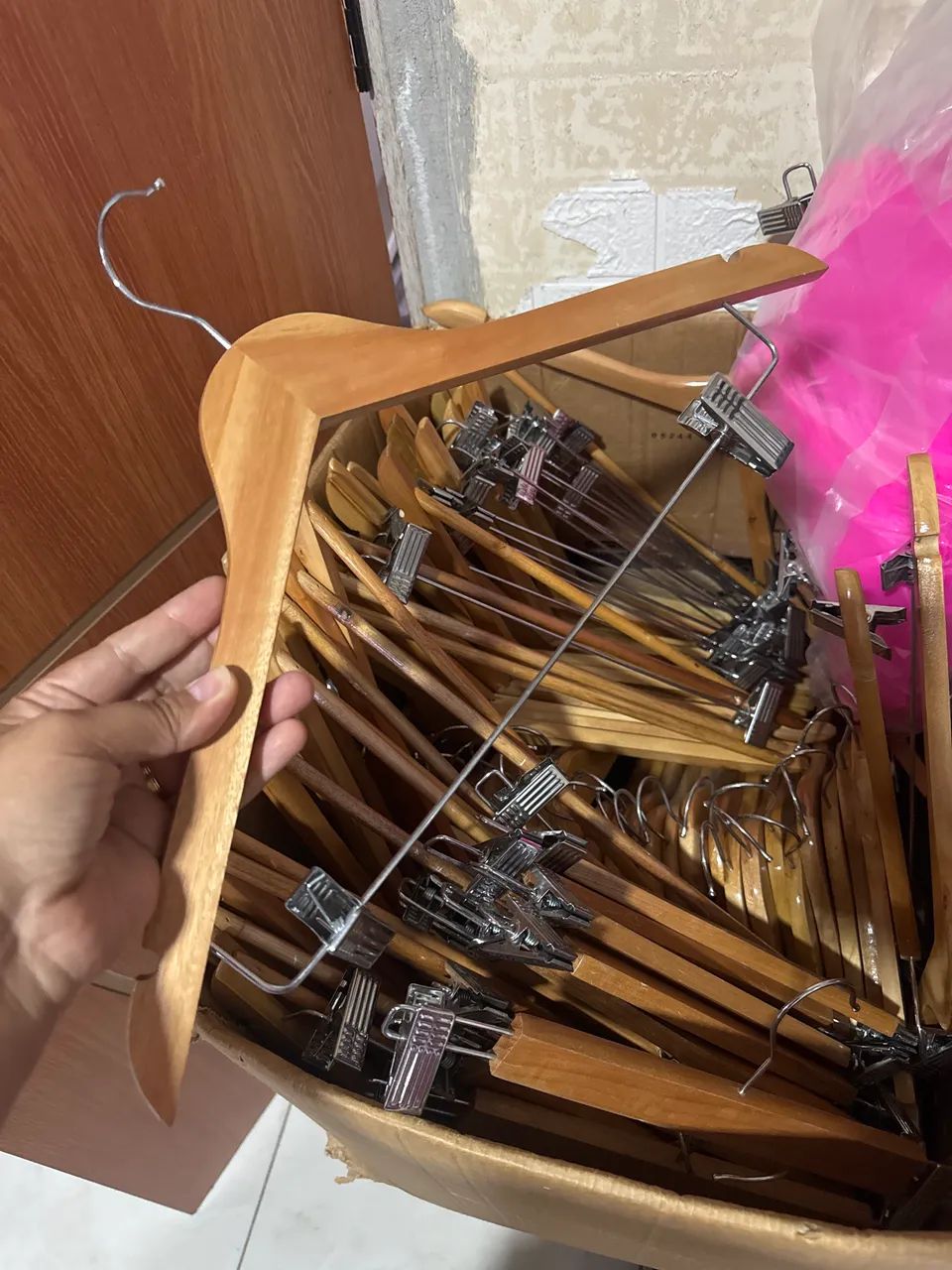 VENDO LOTE DE CABIDES DE MADEIRA COM PRESILHA  - Foto 3