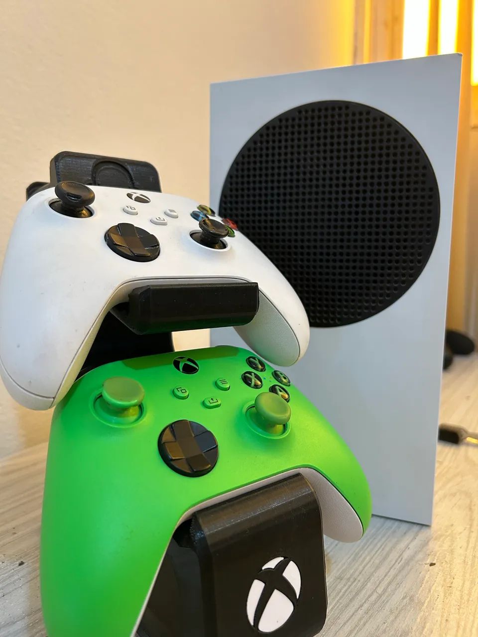 Xbox Series S + 2 Controles - Foto 2