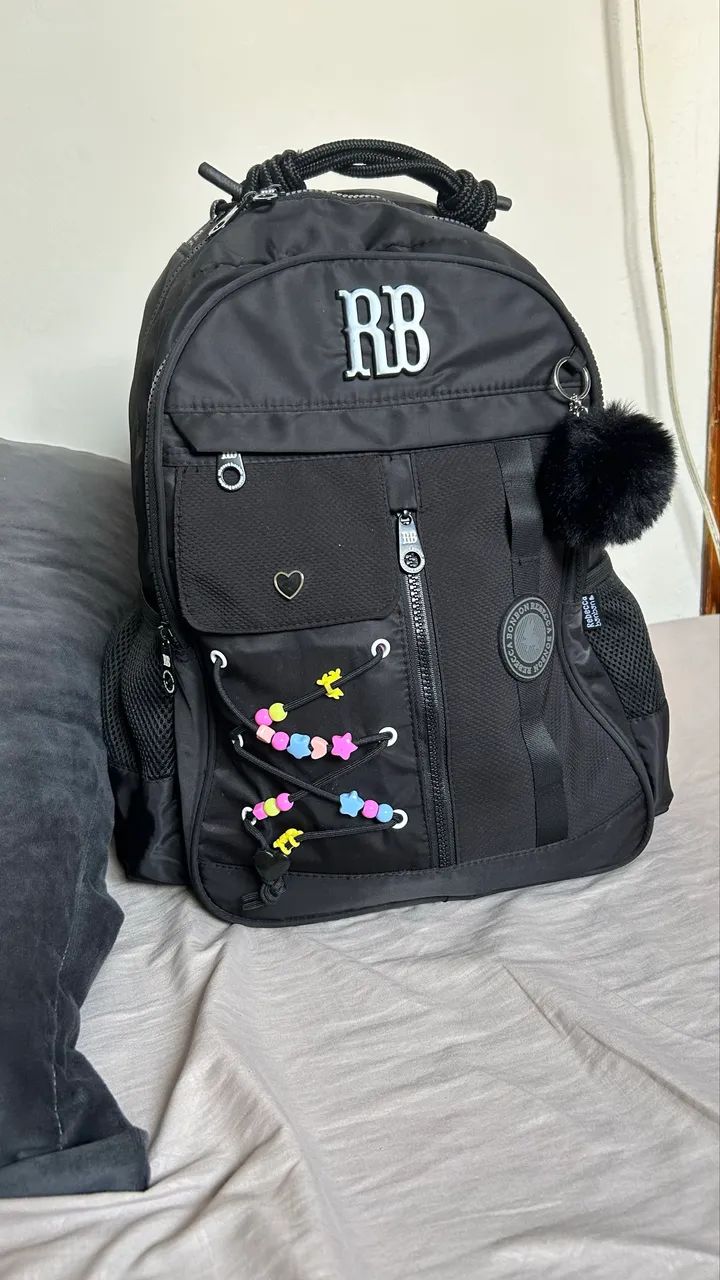 mochila super linda REBECA BOM BOM preta  - Foto 2