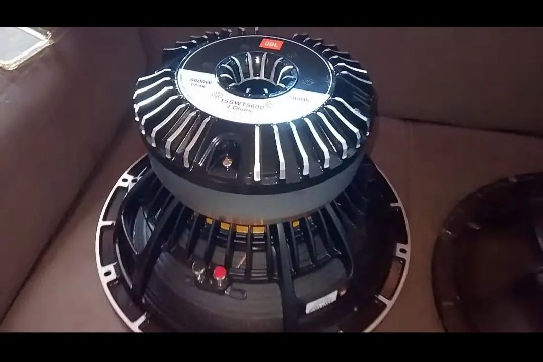 Alto-falante tornado  - Foto 3