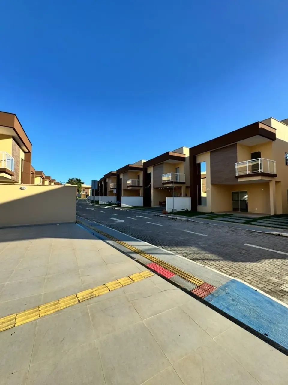 CASA DUPLEX NO TURU COM 4 QUARTOS SENDO 1 SUÍTE- NASCENTE