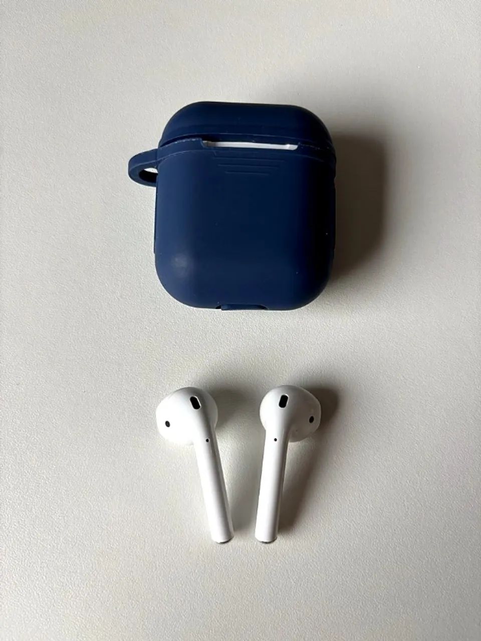 AirPods 2ª geração com capa (fone esquerdo com bateria fraca) - Foto 2