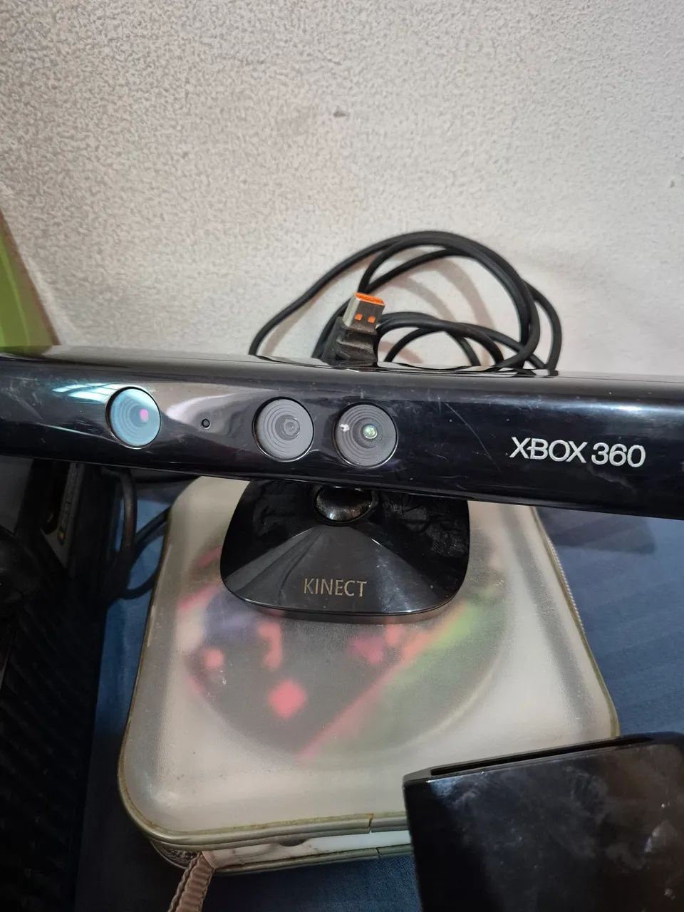 VENDO XBOX 360 + KINECT + 2 CONTROLES + ACESSÓRIOS - COM DEFEITO - Foto 5