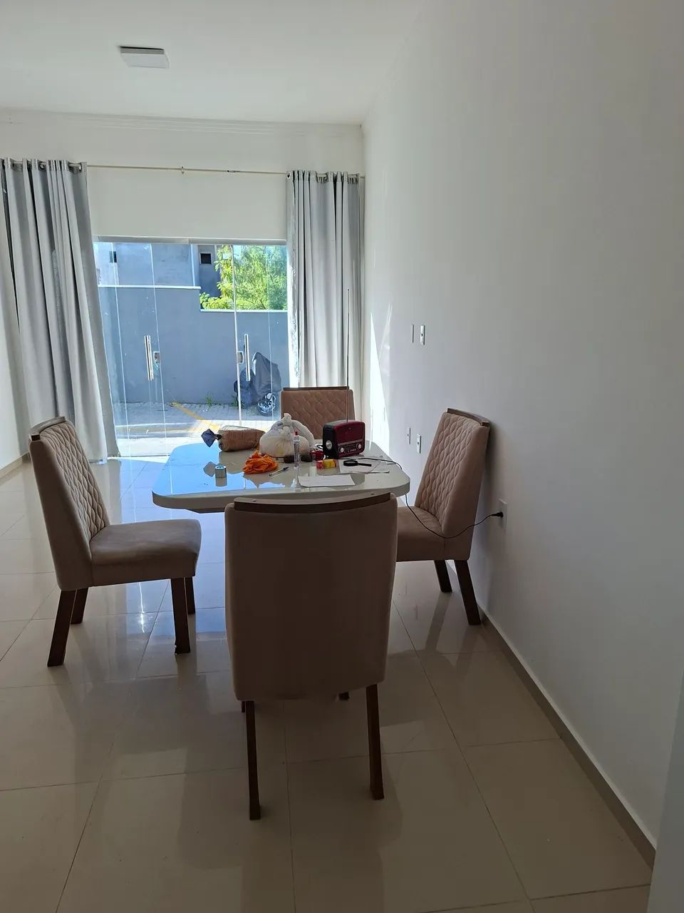 Aluga-se apartamento.