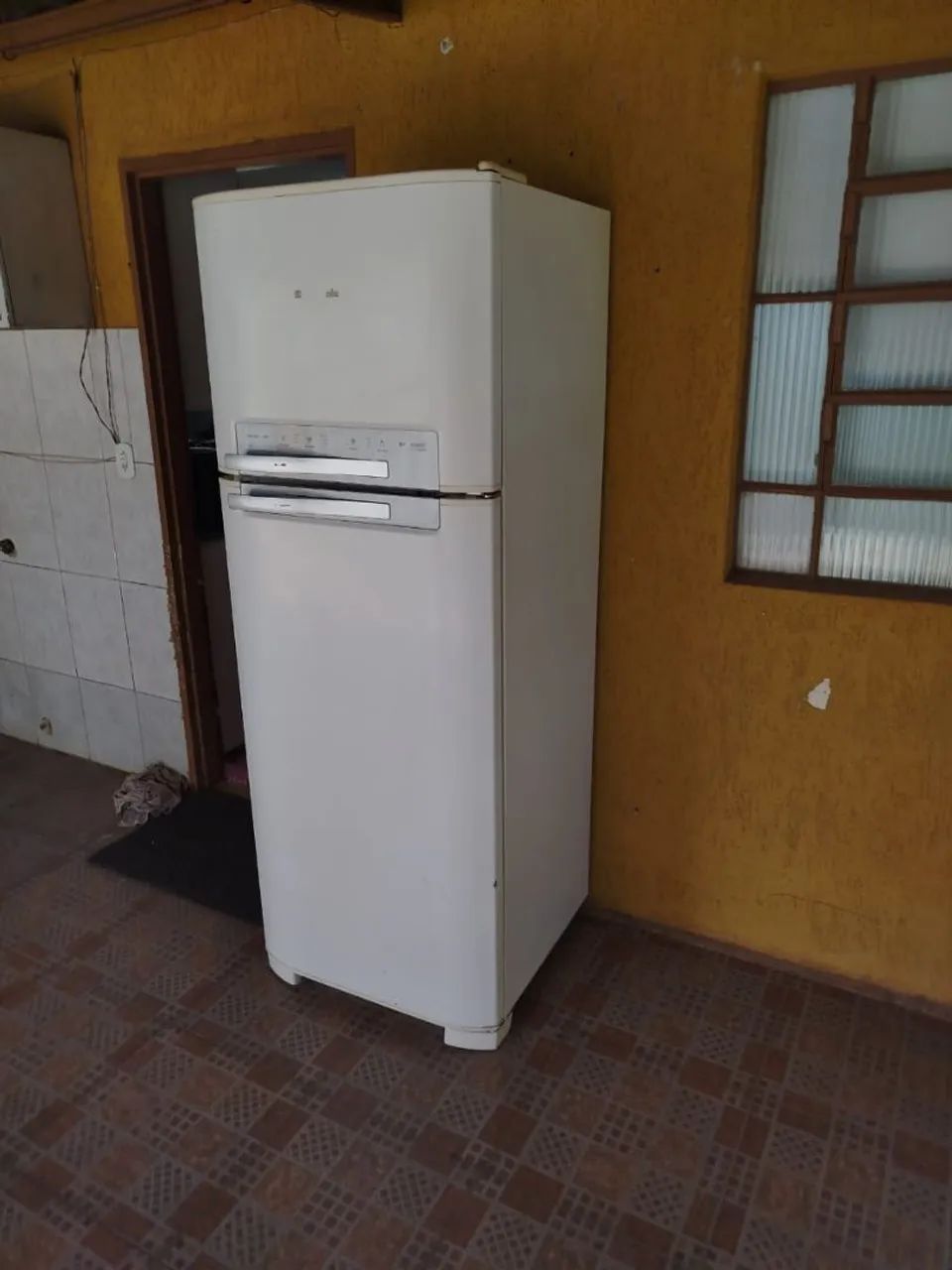 Geladeira Eletrolux Frost Free funcionando perfeitamente  - Foto 3