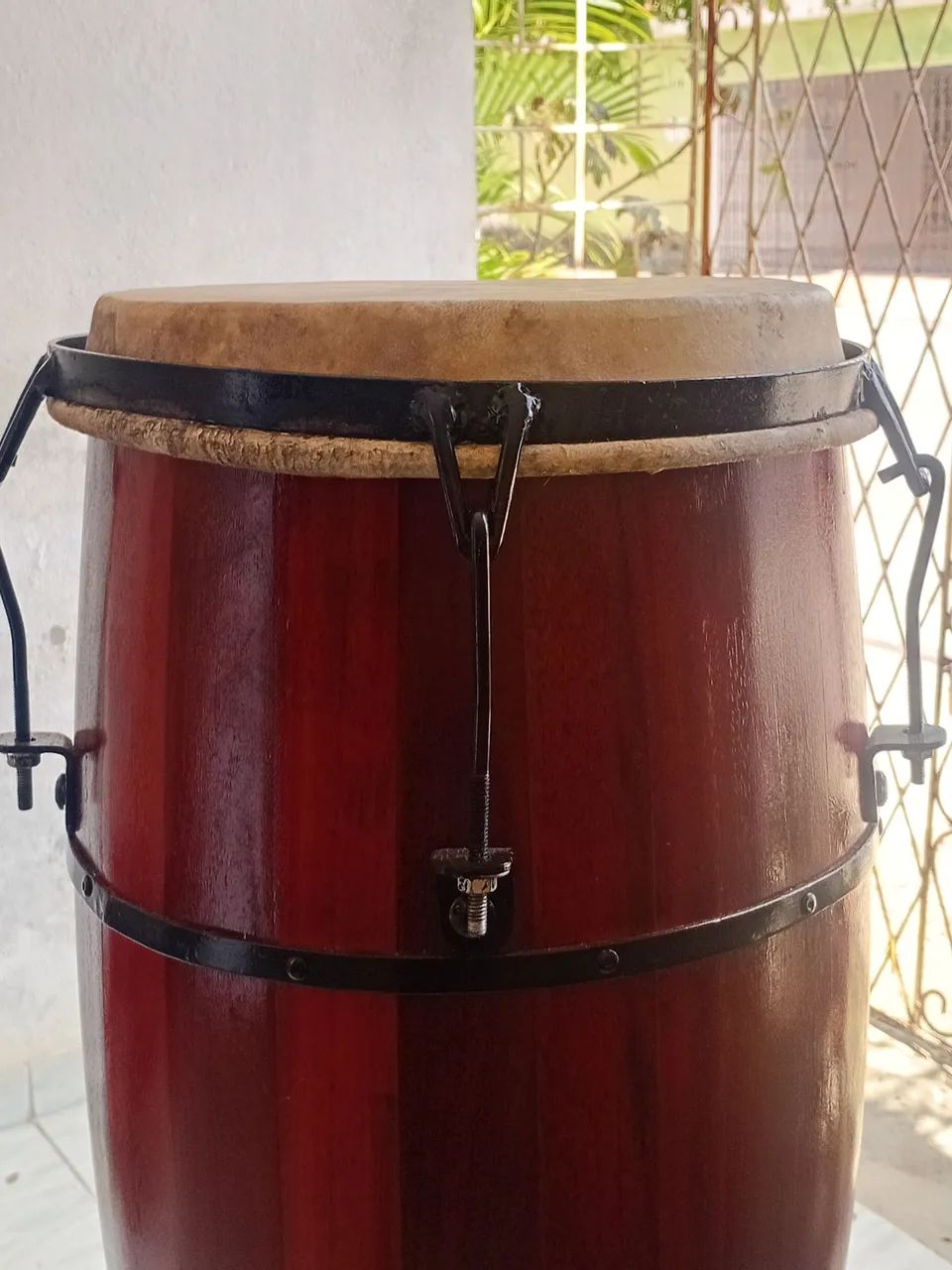 Atabaque de 90 cm com suporte de ferro - Foto 3