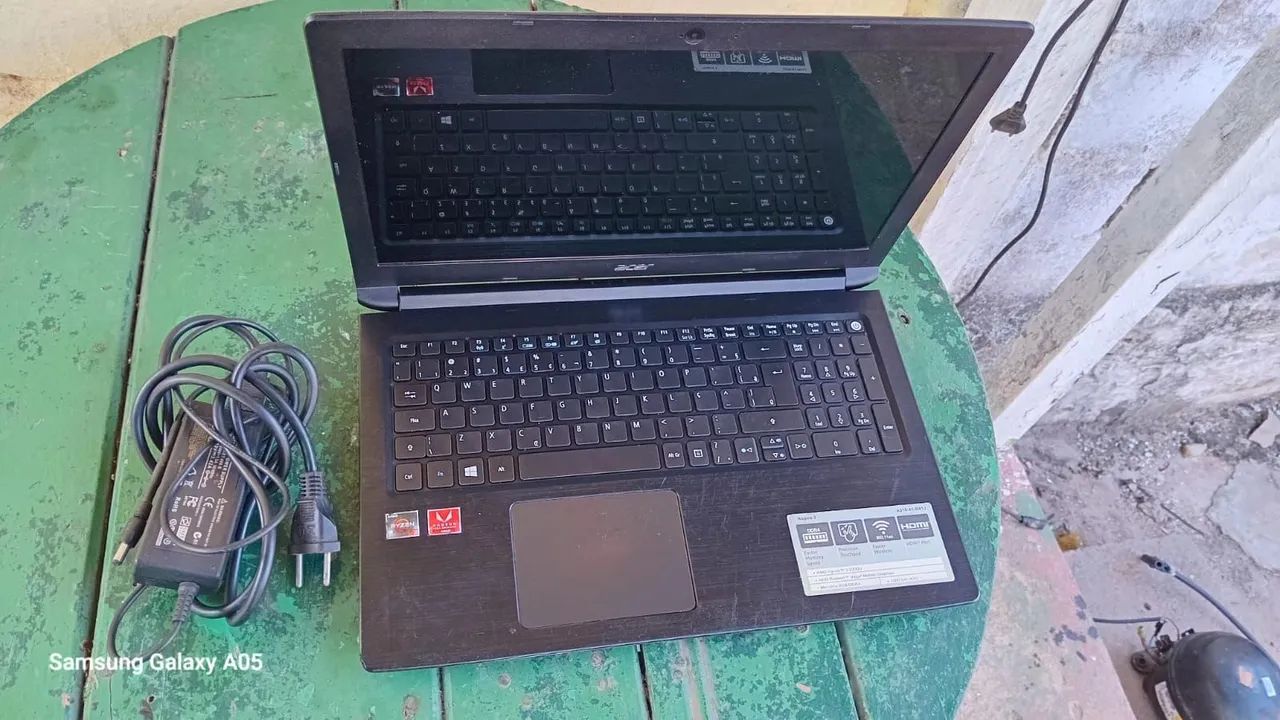 Vendo um notebook com defeito somente na bateria e um risco na tela, funciona tudo normal - Foto 5