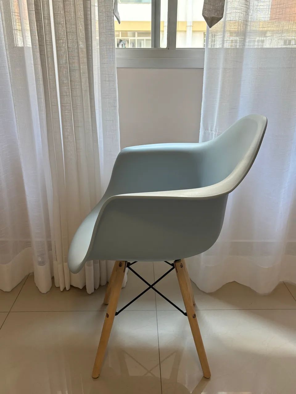 Cadeira Charles Eames Arm Base Madeira  - Foto 3