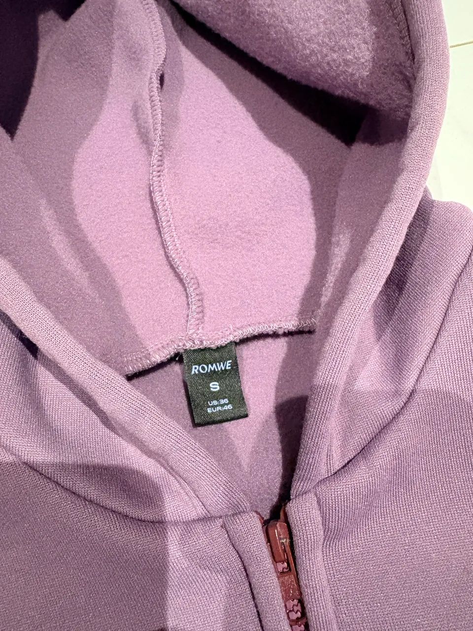 Moletom romwe roxo,tamanho P e nunca usado - Foto 4