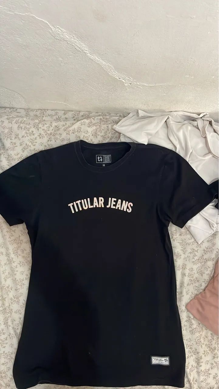 2 blusas praticamente novas no preço de uma 