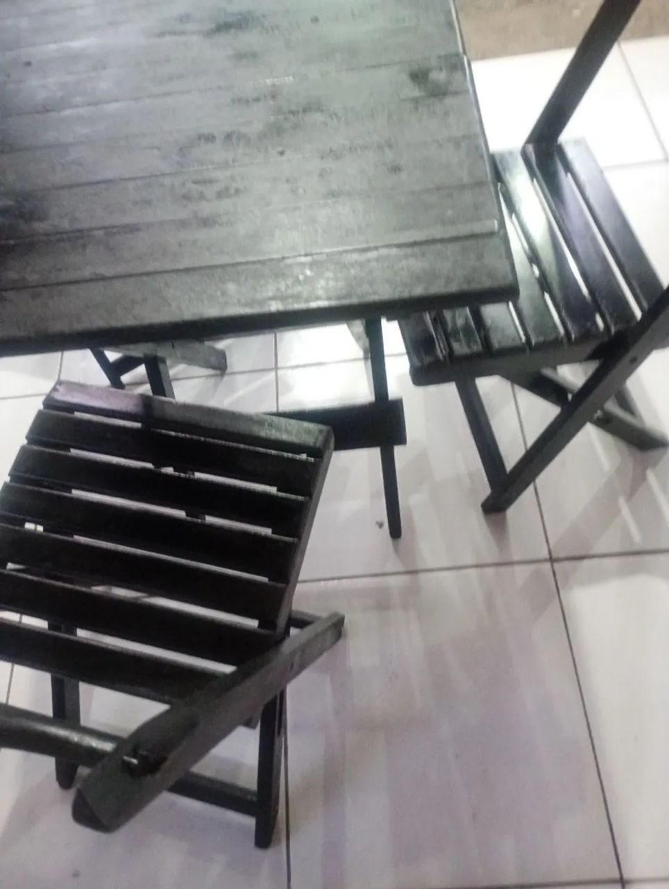 Mesa de madeira com 3 cadeiras  - Foto 4