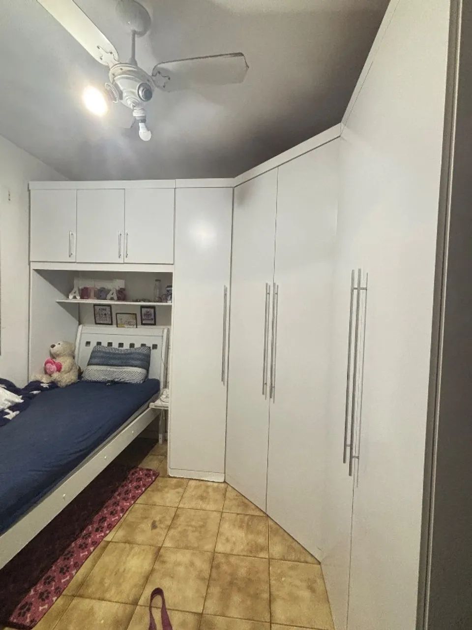 Armário e cama