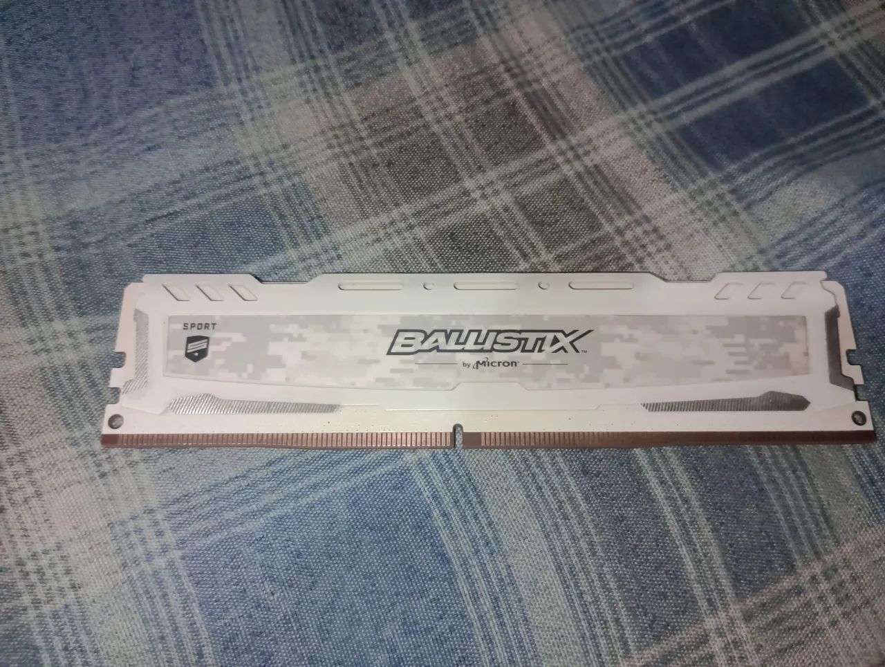 Memória tá ddr4 ballistix 4gb funcionando perfeitamente 