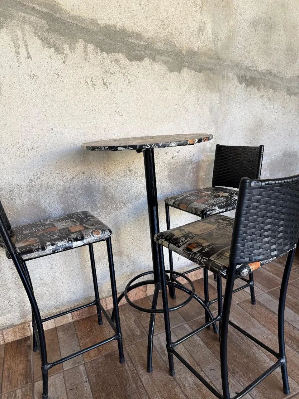Mesa Bistrô C/ 7  Banquetas 